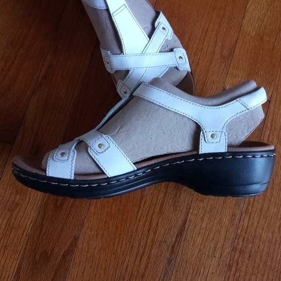 Clarks sandals - Picture 3 of 3